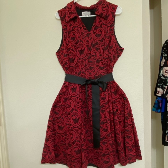 Red Dress - Picture 7 of 8